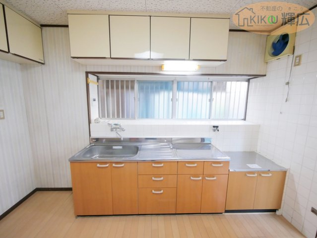 加古川市別府町1期別府　中古戸建のキッチン|リフォーム前写真。10月中頃完成予定です。