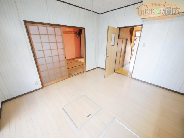 加古川市別府町1期別府　中古戸建の居間・リビング|リフォーム前写真。10月中頃完成予定です。