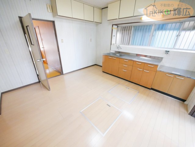 加古川市別府町1期別府　中古戸建の居間・リビング|リフォーム前写真。10月中頃完成予定です。
