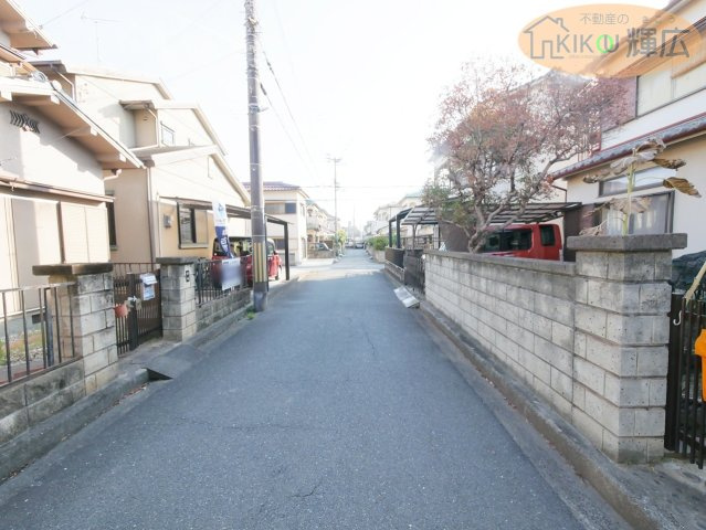 加古川市別府町1期別府　中古戸建の前面道路含む現地写真