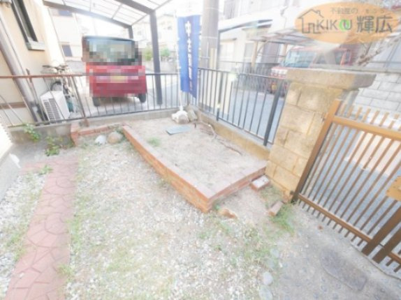 加古川市別府町1期別府　中古戸建の庭|リフォーム前写真。10月中頃完成予定です。
