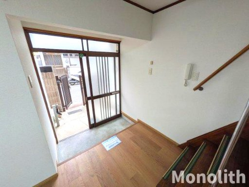 羽曳野市高鷲５丁目戸建ての玄関