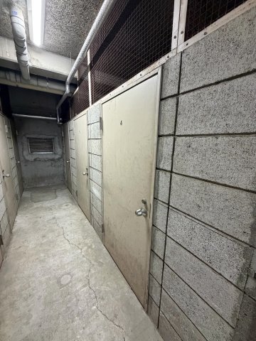 下馬パークハウスの設備|トランクルーム(4番区画)付です。
