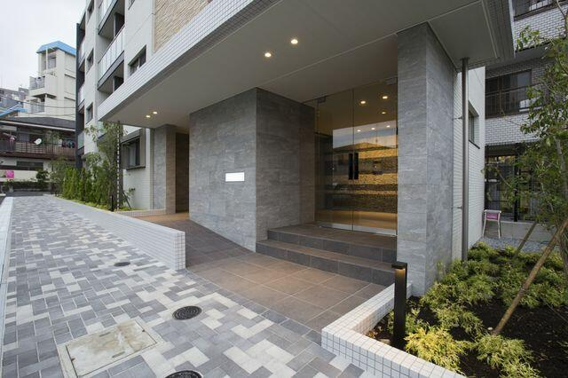 川崎市多摩区登戸の賃貸マンションのエントランス