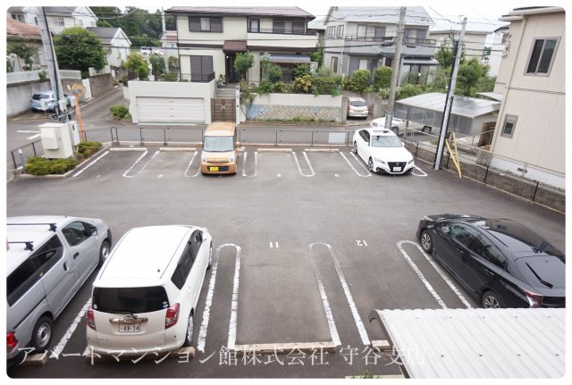 シュロス松前台の駐車場
