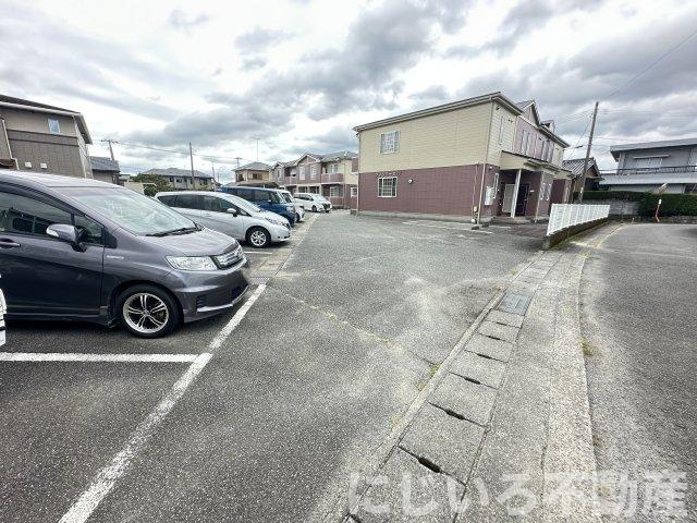 フォンテーヌAの駐車場
