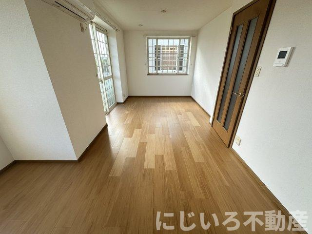 サンシェールAの居間・リビング