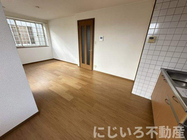 サンシェールAの居間・リビング