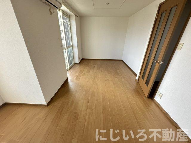 サンシェールAの居間・リビング