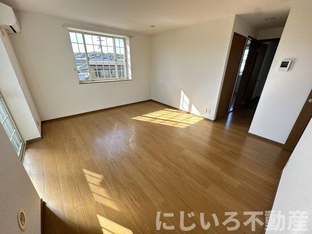 サンシェールBの居間・リビング