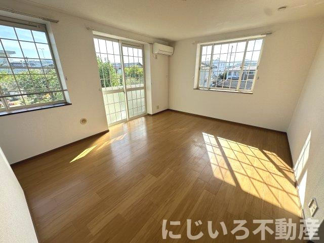 サンシェールBの居間・リビング