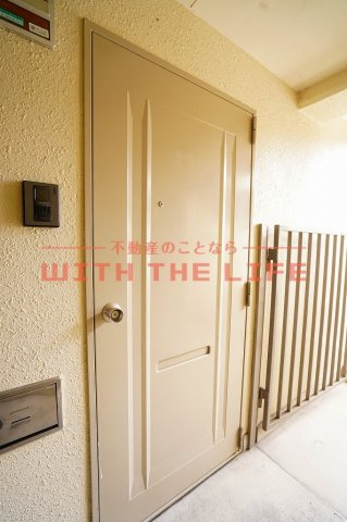 第17上野ビル【キャッシュバック対象物件】の玄関|収納もある玄関です