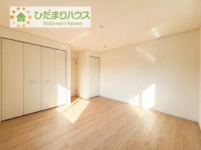 【寝室】 | 土浦市生田町第4　新築戸建　4号棟 | 大きなベッドを置いても余裕の広さの主寝室♪