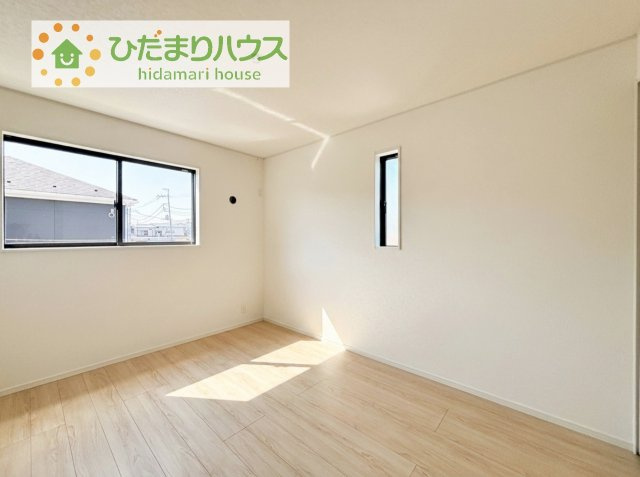 【洋室】 | 土浦市生田町第4　新築戸建　4号棟 | 窓が多く、明るい空間を演出してくれます(*^^*)