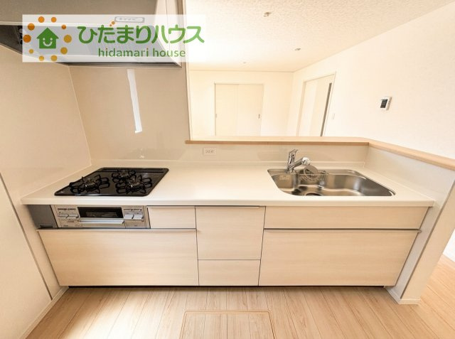 【キッチン】 | 土浦市生田町第4　新築戸建　4号棟 | 料理をしながらでも、ご家族との会話を楽しめる対面式キッチン♪