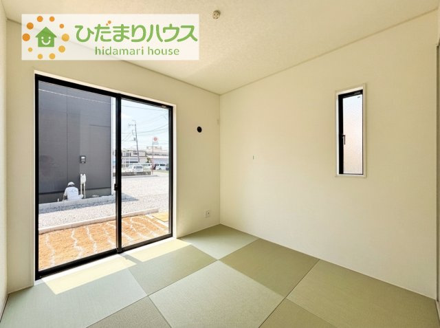 【和室】 | 土浦市生田町第4　新築戸建　4号棟 | リビング横には、お子様の遊び場にもなる和室が隣接。小さなお子さまにはフローリングよりもやわらかい畳の方が安心です♪