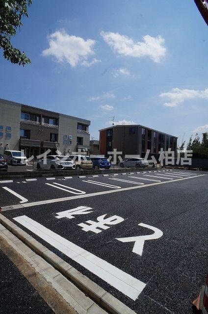 【仲介手数料：50％OFF】対象物件！の駐車場|車をお持ちの方に嬉しい駐車場付きの物件です