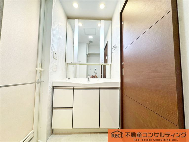ワコーレ神戸森北町の独立洗面台