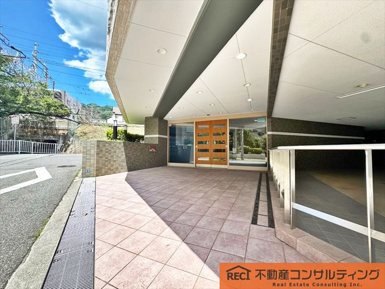ワコーレ神戸森北町のエントランス