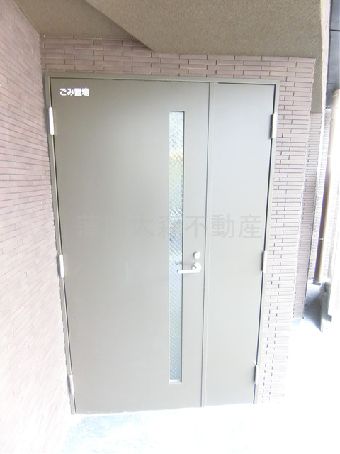 ウェルスクエア西蒲田のその他共用部分|曜日時間関係なくゴミ出し可能な敷地内ゴミ捨て場
