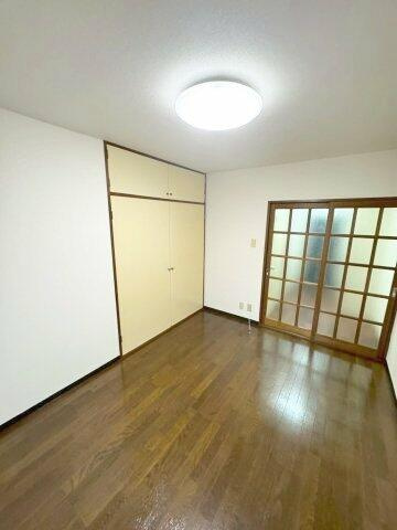 収納付の居室※居室照明は残置物