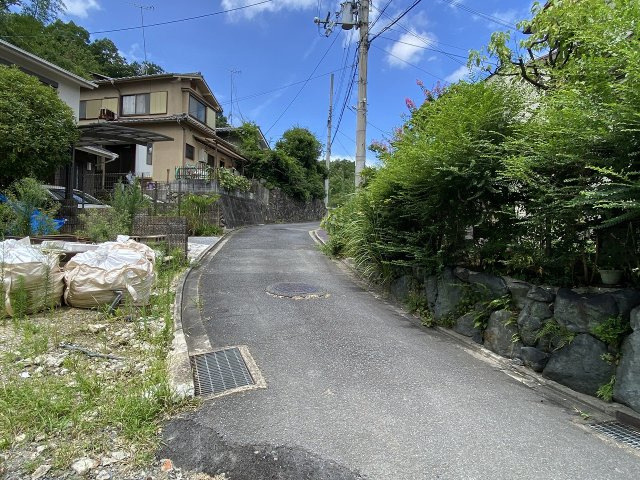 衣笠赤阪町 中古戸建の前面道路含む現地写真