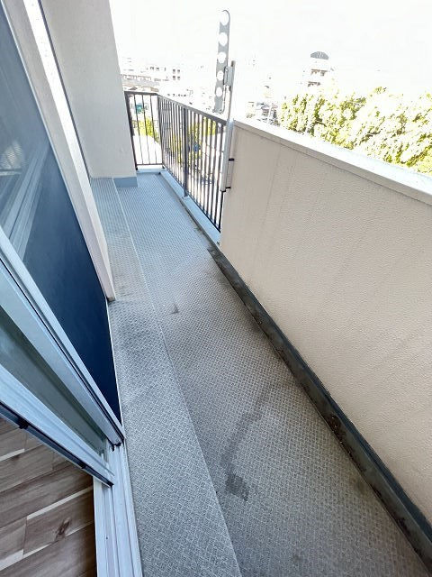 尼崎市南武庫之荘５丁目の賃貸マンションのバルコニー