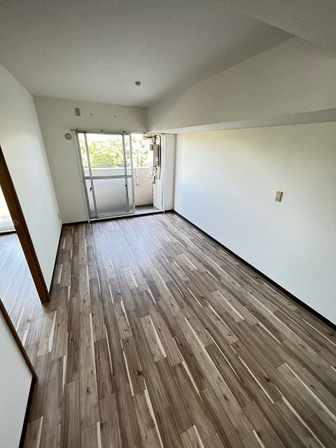 尼崎市南武庫之荘５丁目の賃貸マンションの居間・リビング