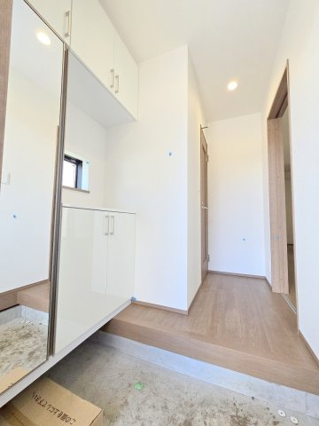 羽村市栄町2丁目　全１棟の玄関
