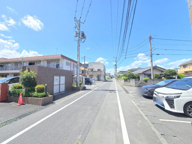羽村市栄町2丁目　全１棟の前面道路含む現地写真