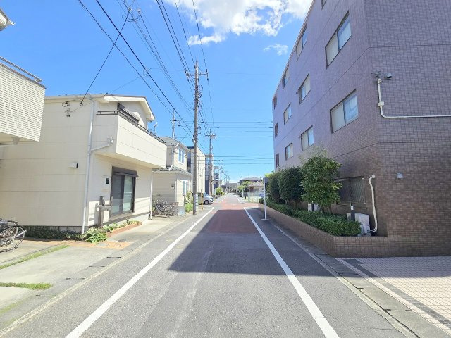 羽村市栄町2丁目　全１棟の前面道路含む現地写真