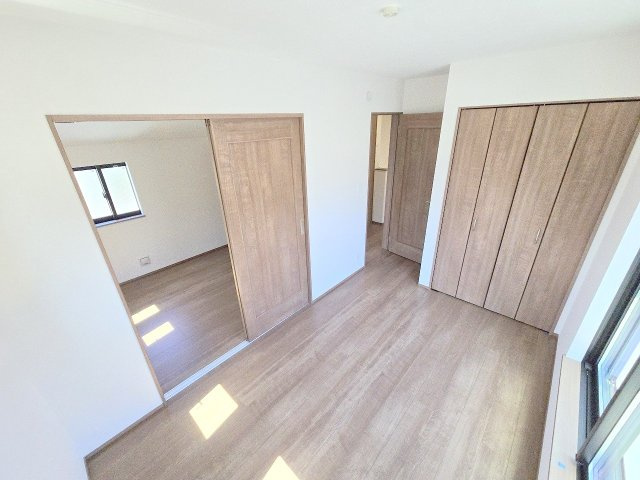 羽村市栄町2丁目　全１棟の洋室