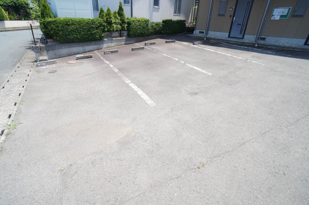 サンカンタン津志田Ｂの駐車場