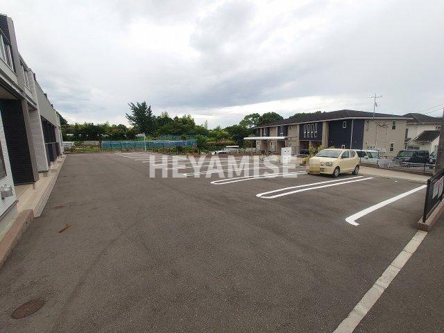 カーサ　アルバの駐車場