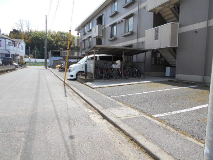サンパレス横須賀の駐車場