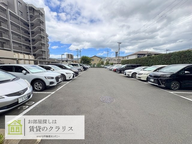 ファミール長岡京グランデュールの駐車場