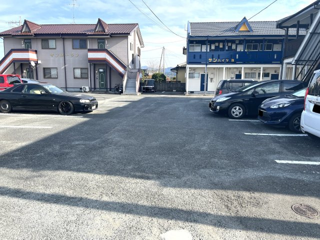 サンハイツBの駐車場