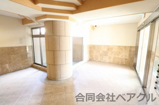 【エントランス】 | コンフォーレ栗栖野 | 建物の内部です