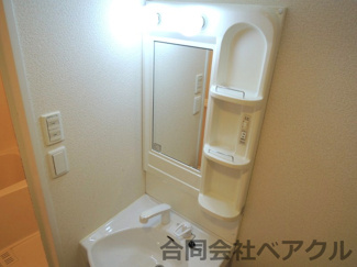 【独立洗面台】 | コンフォーレ栗栖野 | 朝の身支度には欠かせない独立洗面化粧台