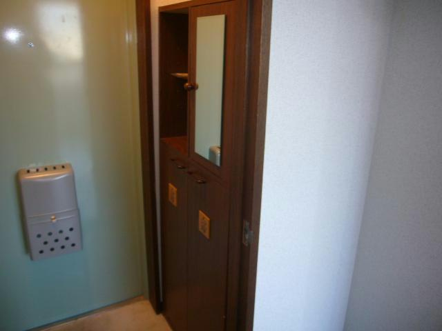 ウェルデ壱番館の玄関