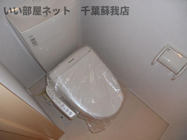 クレメントⅡのトイレ|落ち着いた色調のトイレです