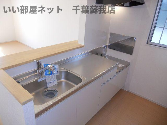クレメントⅡのキッチン|コンパクトなキッチンで掃除もラクラク