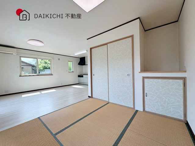 【居間・リビング】 | 行田市佐間2丁目　中古戸建