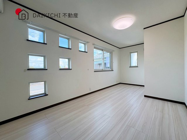 【居間・リビング】 | 行田市佐間2丁目　中古戸建