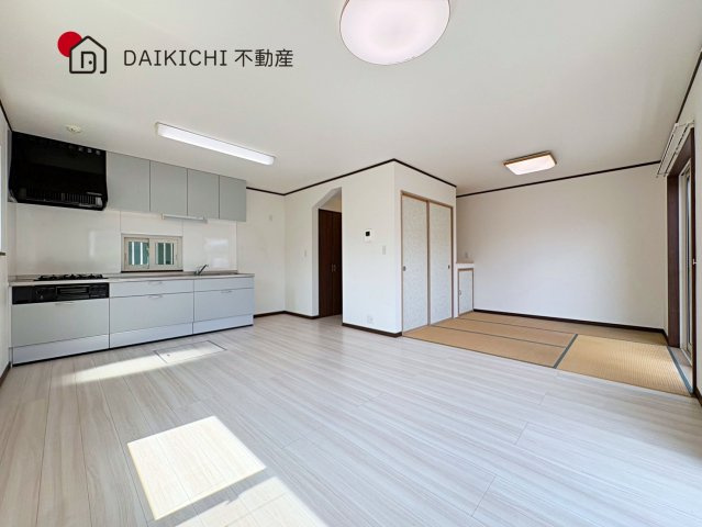 【居間・リビング】 | 行田市佐間2丁目　中古戸建