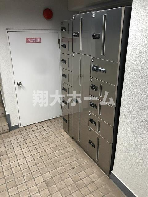 ギターセンタービルのロビー