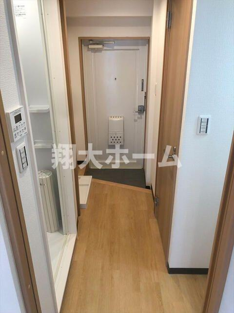 ギターセンタービルの玄関