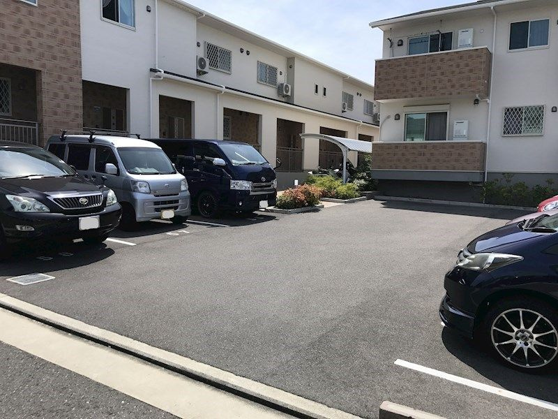 アルミック山荘C棟の駐車場