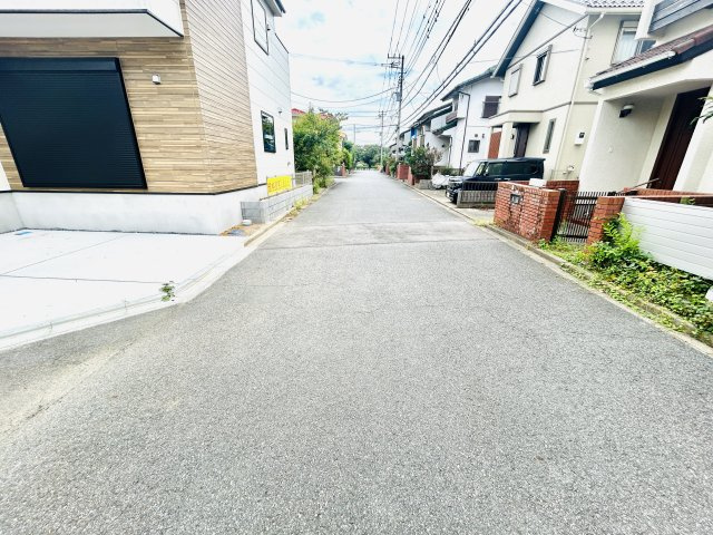 千葉市美浜区磯辺8丁目12期の前面道路含む現地写真