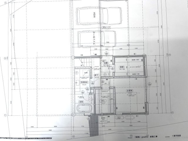 宮崎県串間市本城地区　白と黒のコントラストが鮮やかな住宅ですの間取り|1階　玄関・浴室・寝室の間取り図です